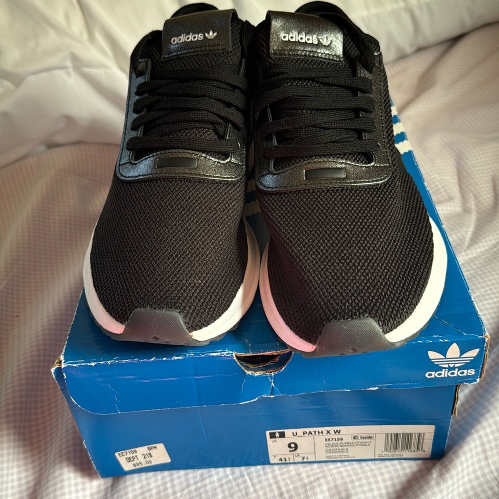 Women’s U Path sz. 9